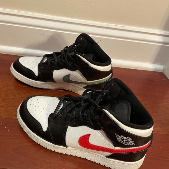 Jordan’s - Picture 2 of 3